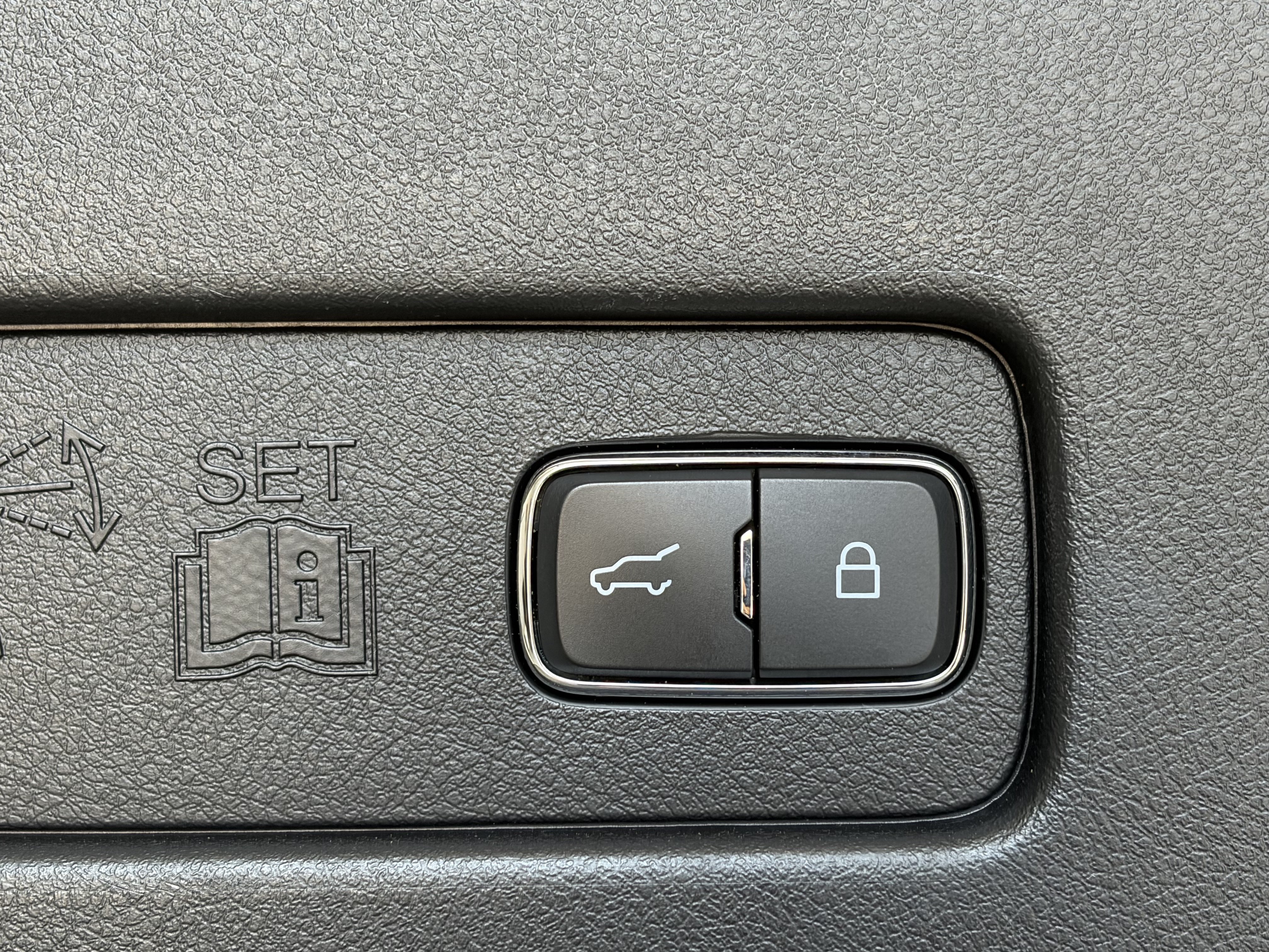 Used 2020 Lincoln Aviator Grand Touring w/ Elements Package Plus AWD/4WD image 18
