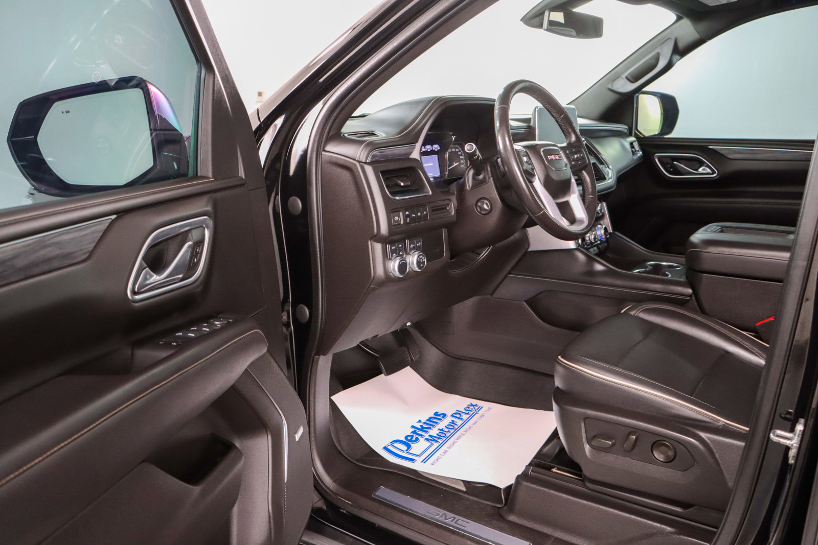 Used 2021 GMC Yukon SLT image 3