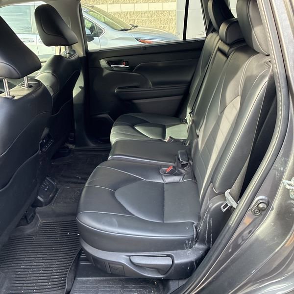 Used 2022 Toyota Highlander XLE image 8
