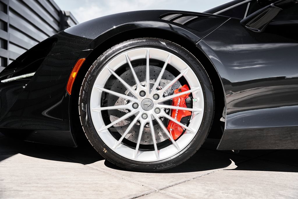 Used 2024 McLaren Artura RWD image 3