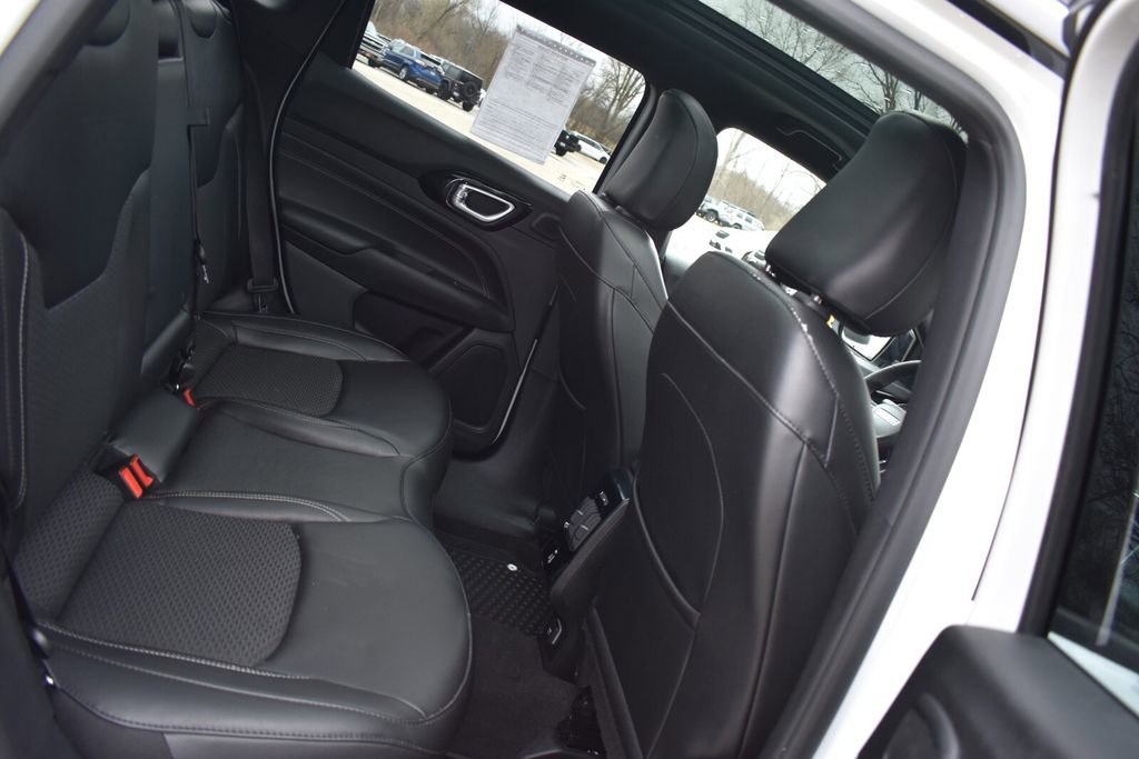 Used 2023 Jeep Compass Altitude w/ Sun and Sound Group image 19