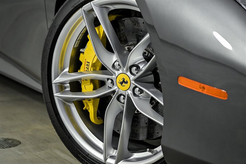 Used 2016 Ferrari 488 GTB RWD image 3