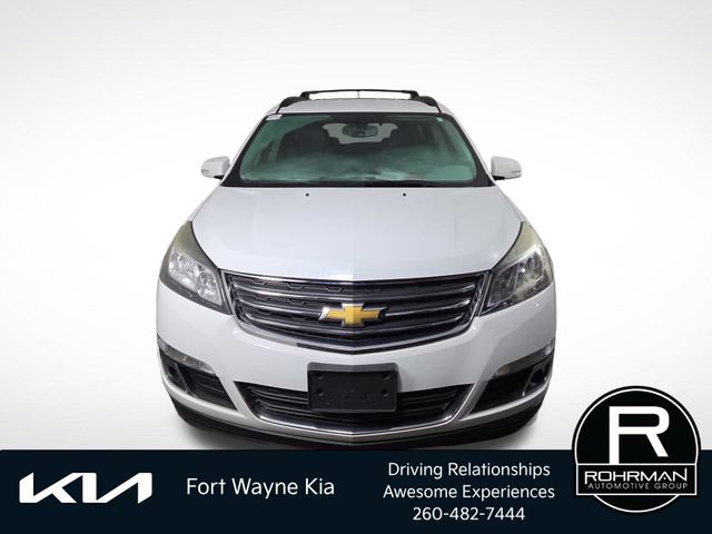 Used 2017 Chevrolet Traverse LT w/ Style and Technology Package FWD image 3