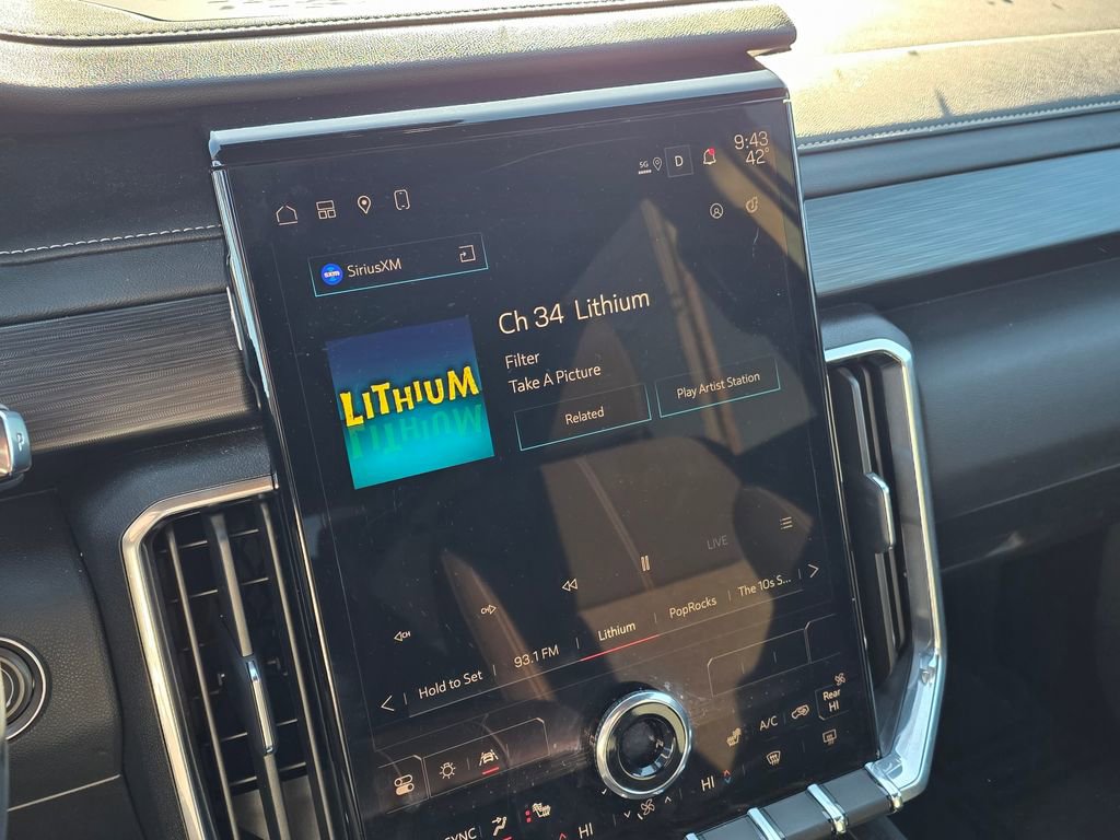 Used 2025 GMC Acadia Elevation image 16