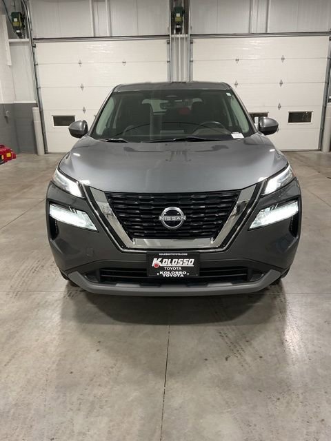 Used 2023 Nissan Rogue SV image 2