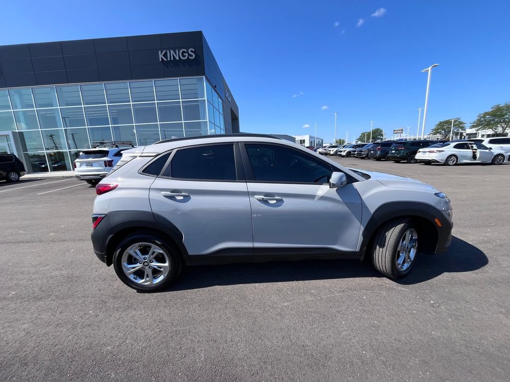 Used 2023 Hyundai Kona SEL AWD/4WD image 2