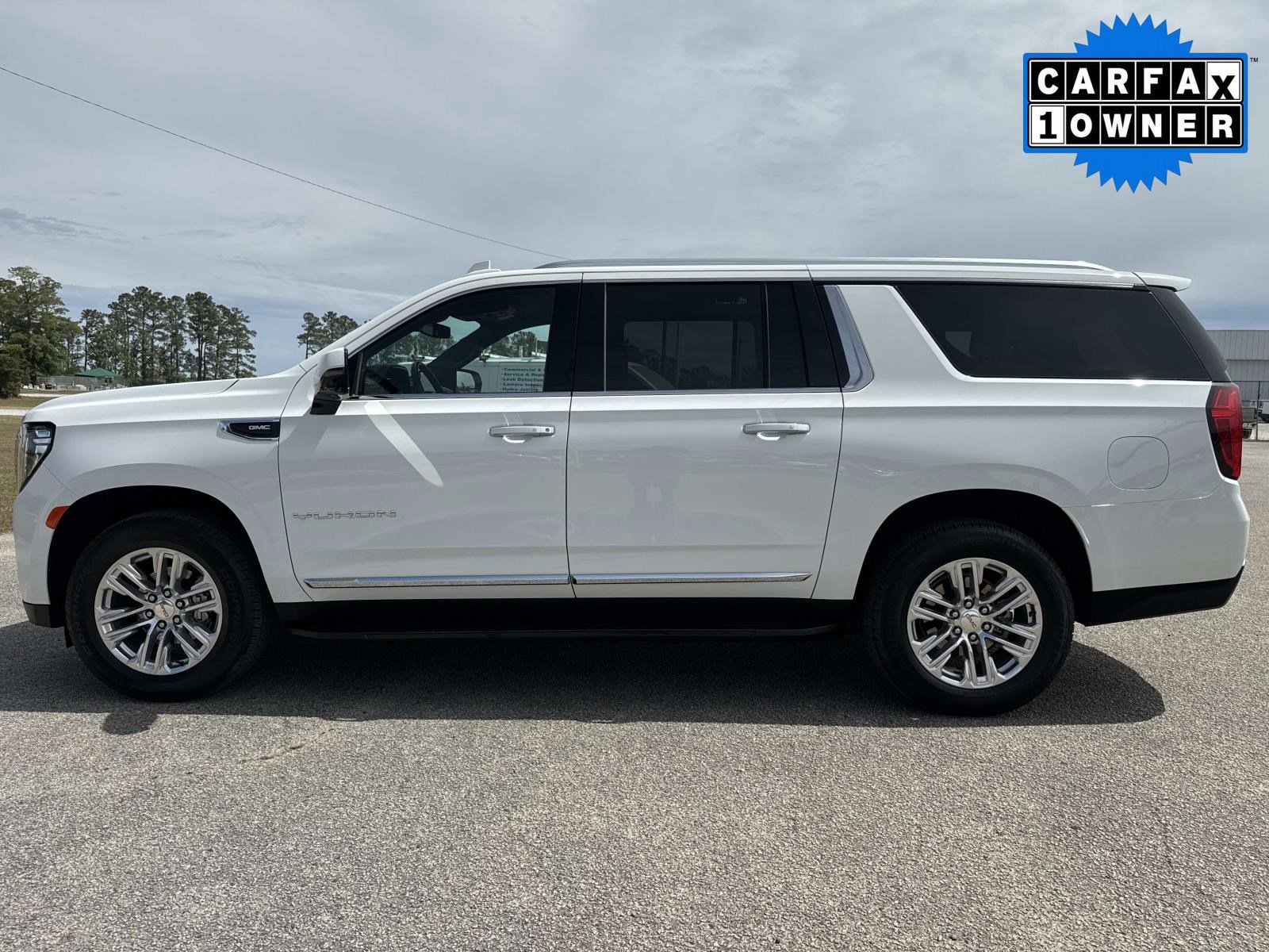 Certified 2024 GMC Yukon XL SLT w/ SLT Luxury Package AWD/4WD image 7