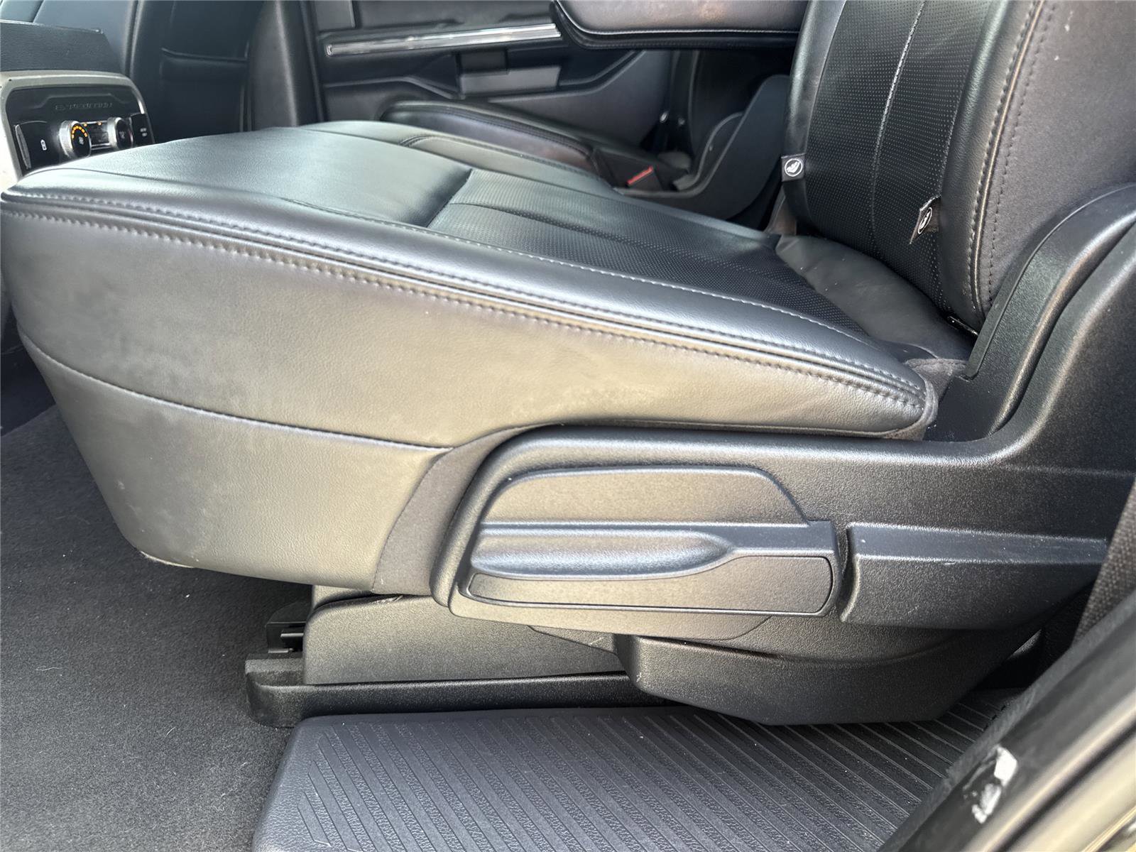 Used 2024 Ford Expedition XLT image 32