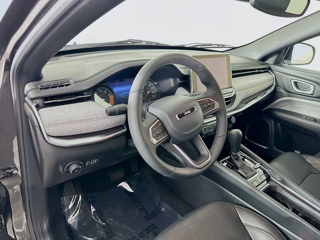Used 2023 Jeep Compass Latitude image 14