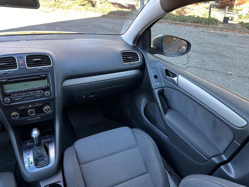 Used 2011 Volkswagen Golf 4-Door image 29
