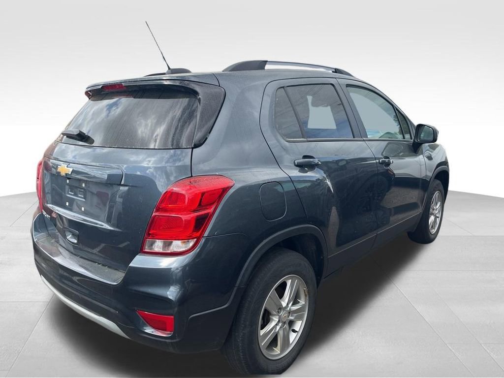 Used 2022 Chevrolet Trax LT w/ LT Convenience Package image 6