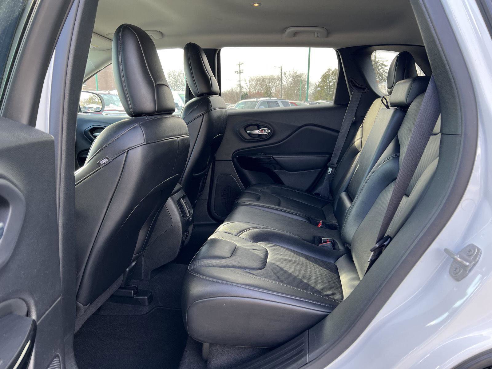 Used 2023 Jeep Cherokee Altitude Lux image 36