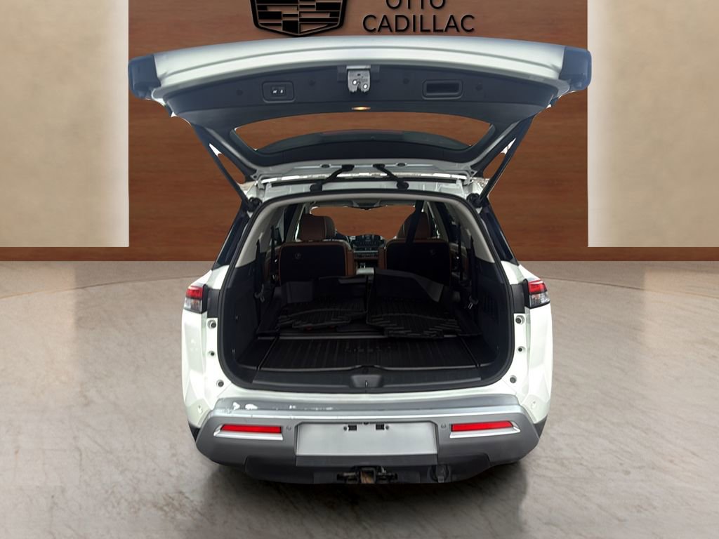 Used 2022 Nissan Pathfinder Platinum w/ Cargo Package image 17