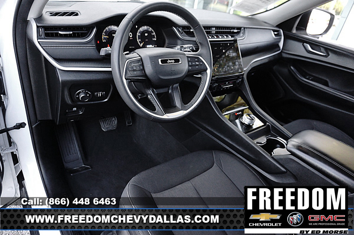 Used 2024 Jeep Grand Cherokee Laredo image 6