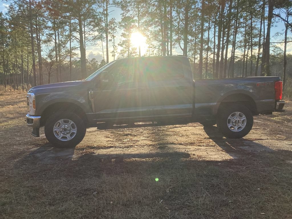 Used 2025 Ford F250 XLT w/ FX4 Off-Road Package AWD/4WD image 2