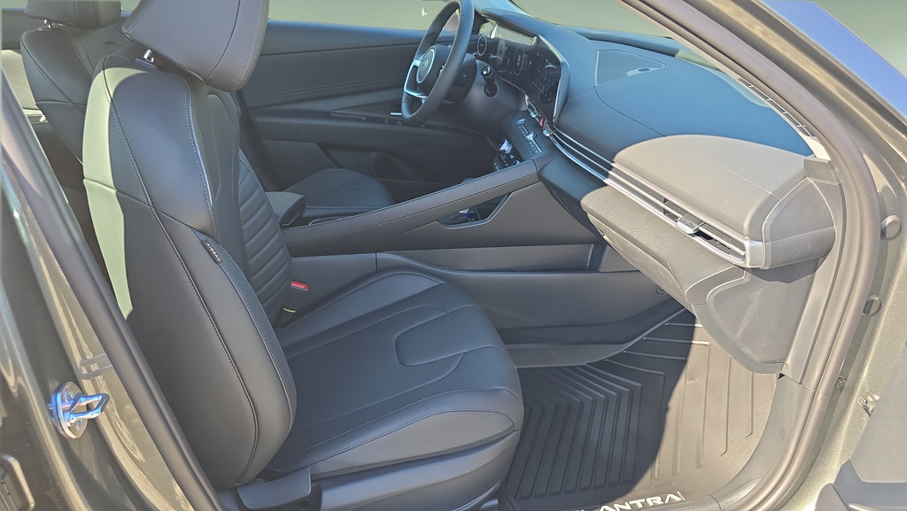 New 2026 Hyundai Elantra Limited FWD image 13