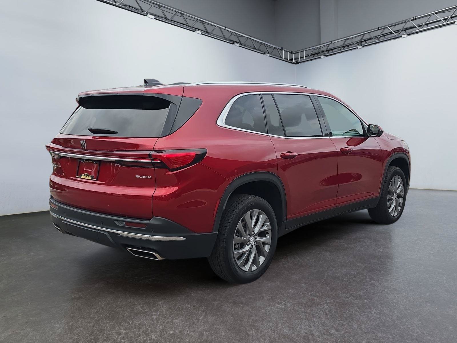 Used 2025 Buick Enclave Preferred AWD/4WD image 3