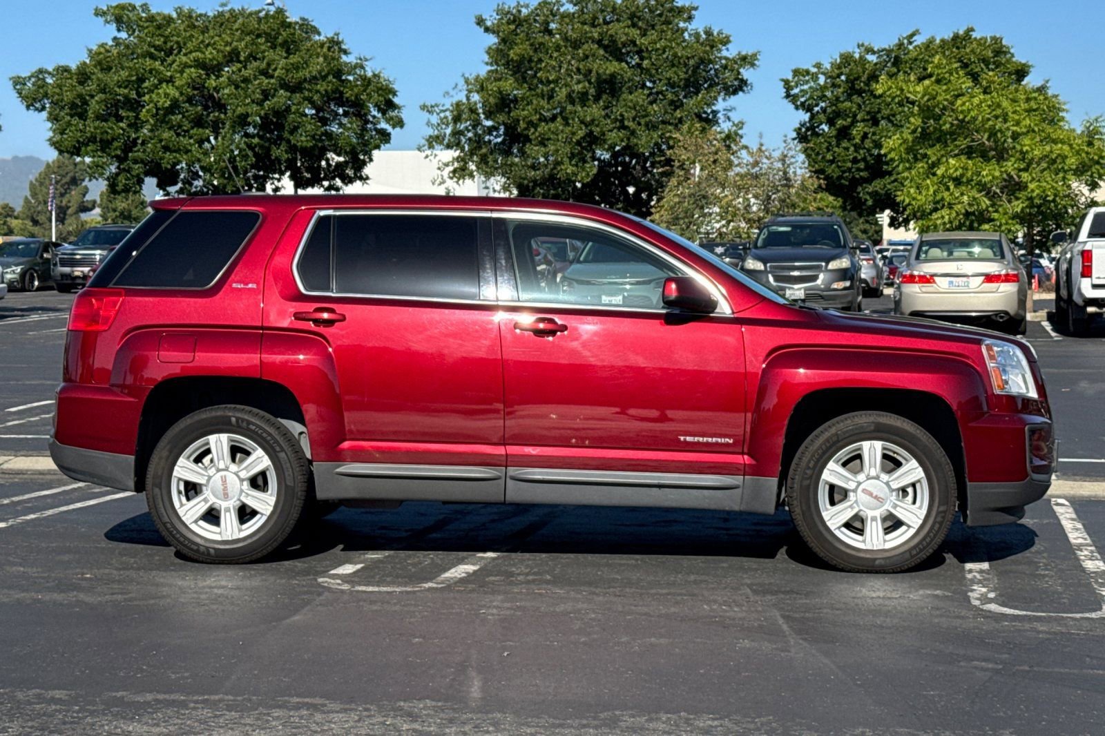 Used 2016 GMC Terrain SLE FWD image 3