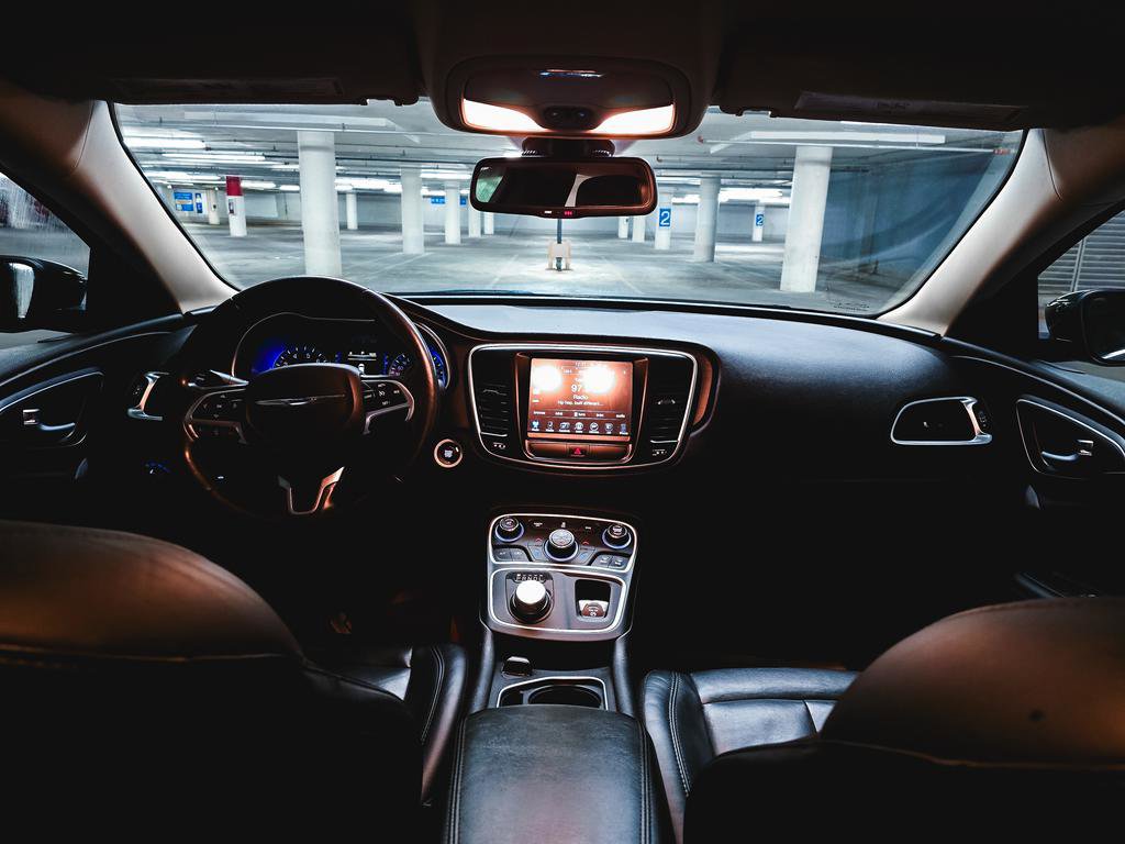 Used 2017 Chrysler 200 Limited Platinum w/ Comfort & Convenience Group image 3