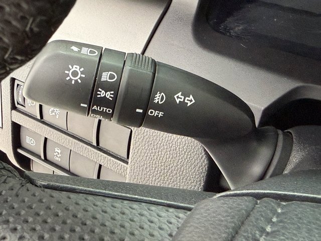 Used 2025 Toyota Tacoma SR5 w/ SR5 Upgrade Package image 15