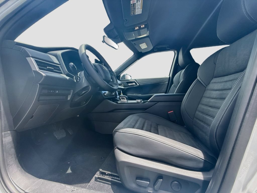 New 2026 Mitsubishi Outlander LE FWD image 22