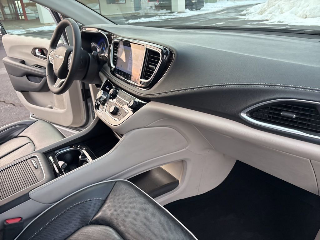 Used 2024 Chrysler Pacifica Limited FWD image 35