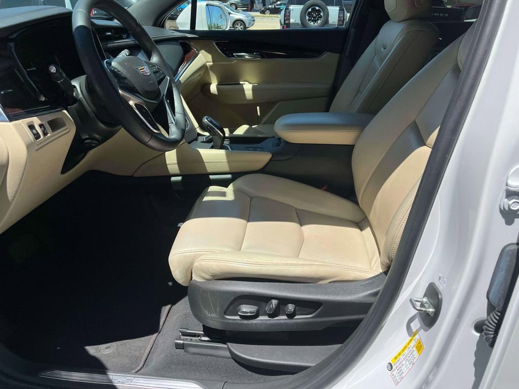 Used 2017 Cadillac XT5 Premium Luxury FWD image 28
