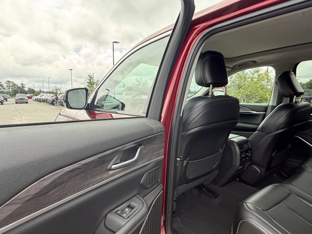 Used 2023 Jeep Grand Cherokee 4WD 4xe image 33
