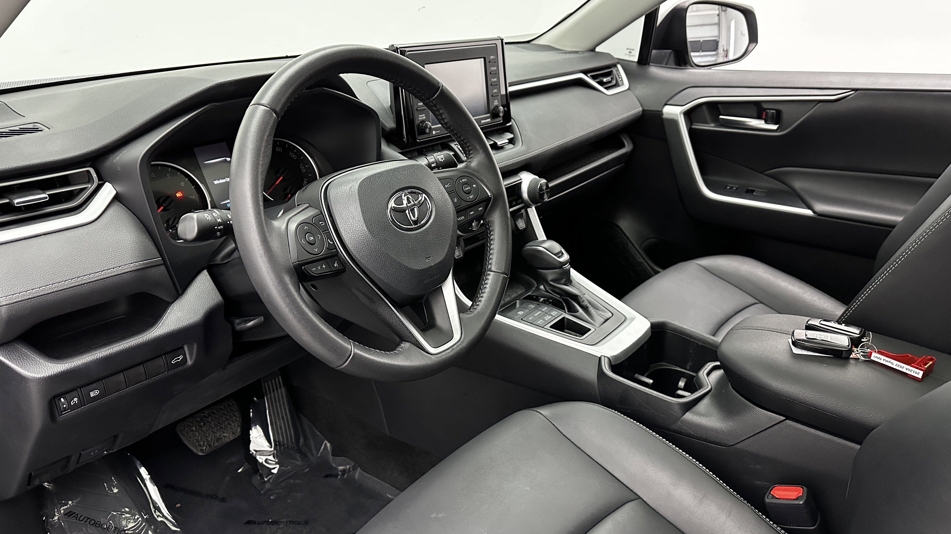 Used 2022 Toyota RAV4 XLE Premium image 10