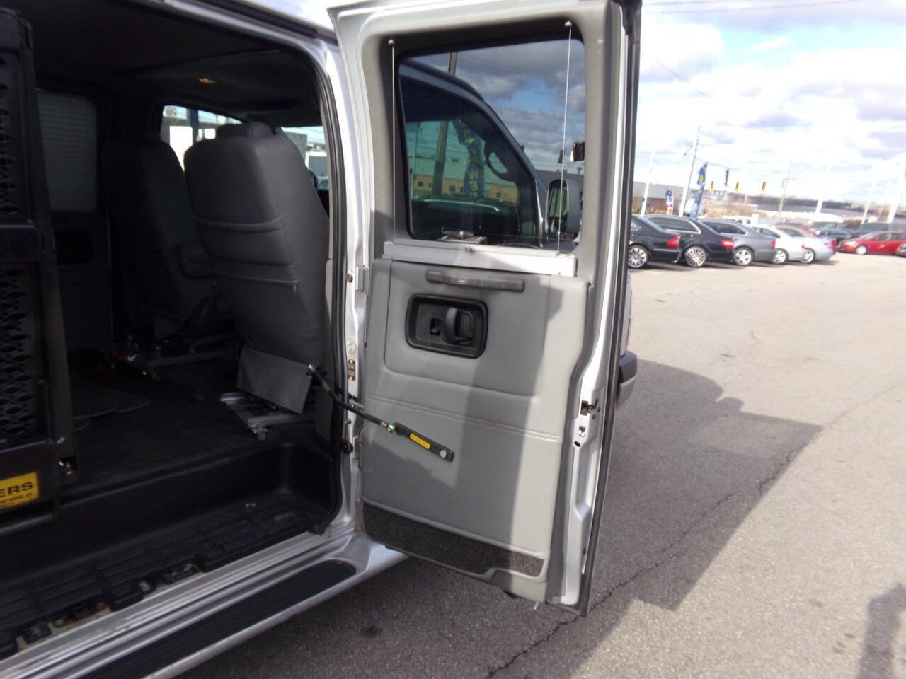 Used 2010 GMC Savana 1500 w/ Preferred Equipment Group image 30