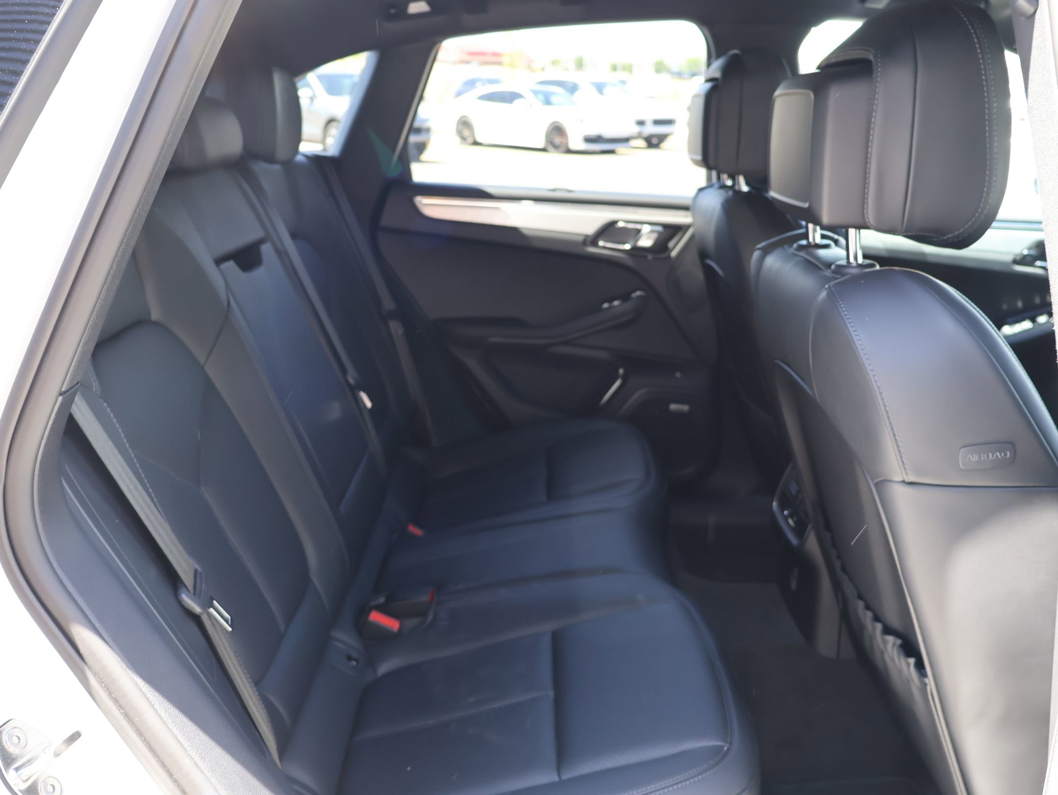 Certified 2026 Porsche Macan AWD/4WD image 26