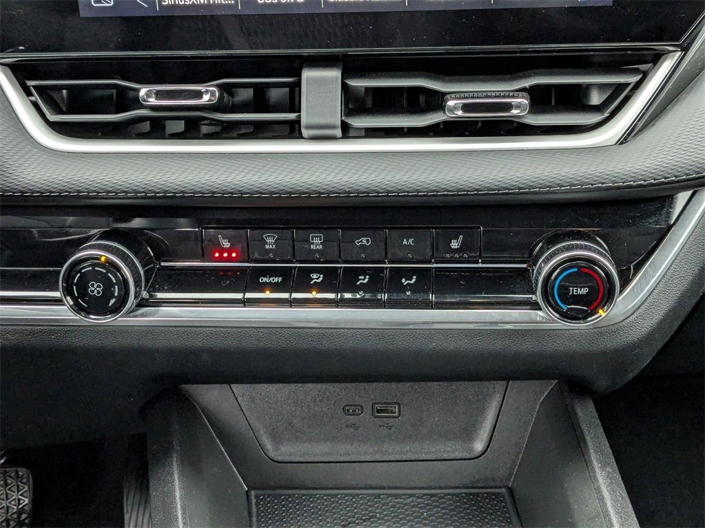 Used 2025 Chevrolet Equinox LT image 25