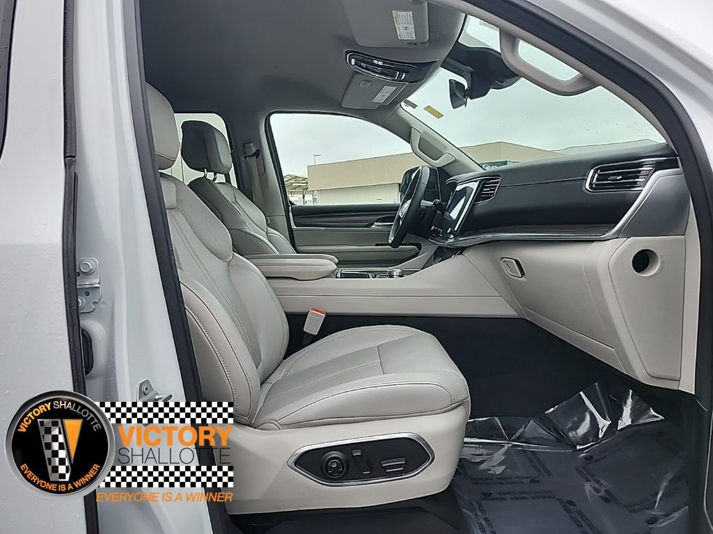 Used 2023 Jeep Wagoneer Series III w/ Preferred Equipment Group image 16