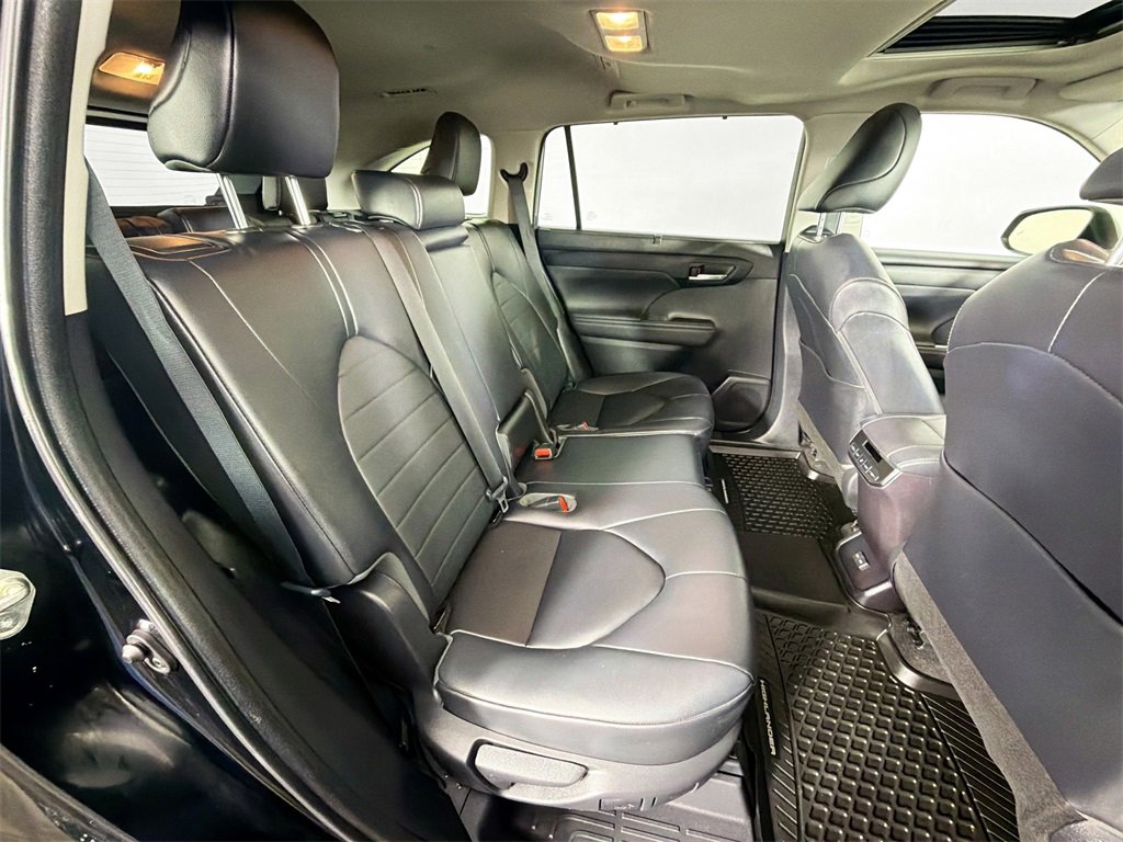 Used 2023 Toyota Highlander L image 25