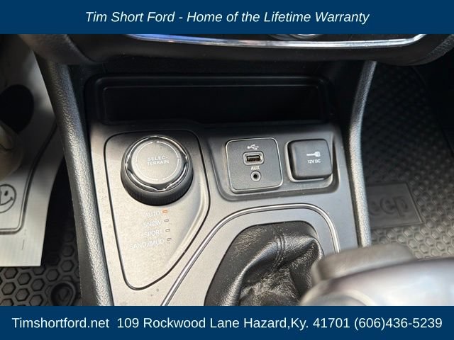 Used 2019 Jeep Cherokee Latitude Plus w/ Comfort/Convenience Group AWD/4WD image 11
