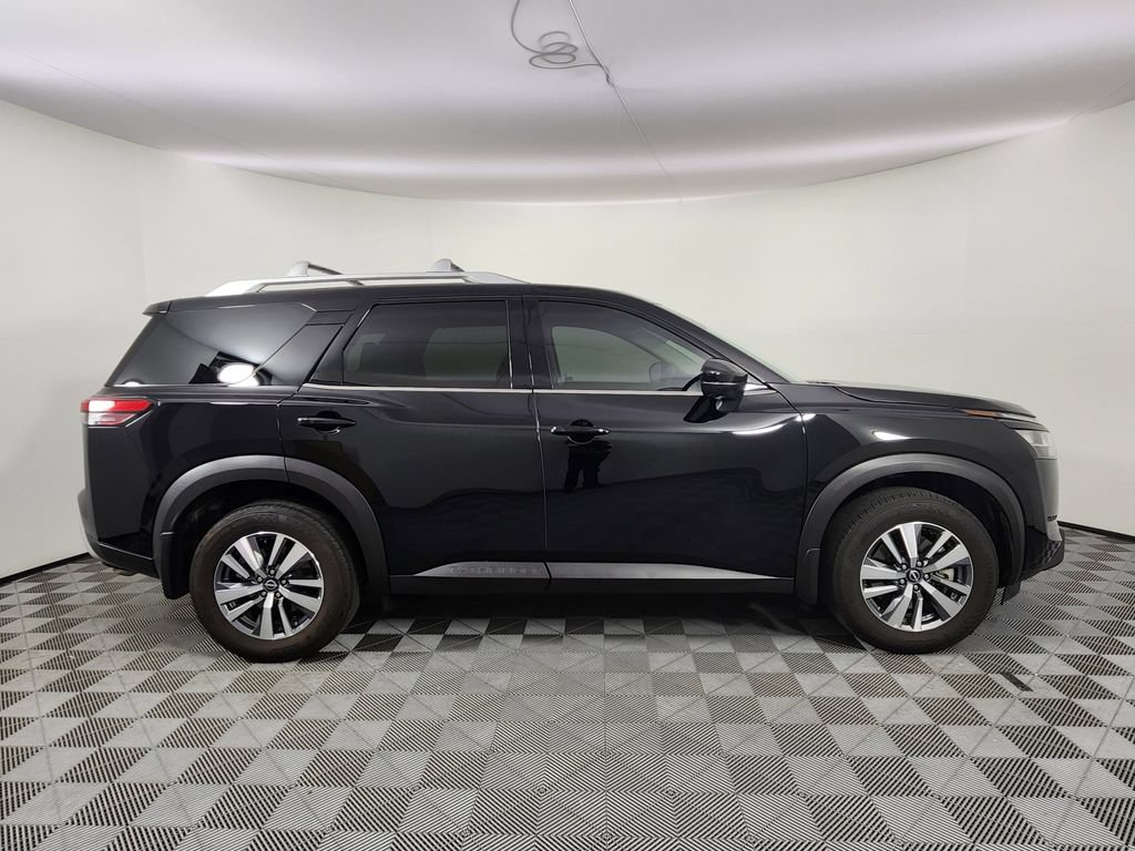 Used 2024 Nissan Pathfinder SL AWD/4WD image 6