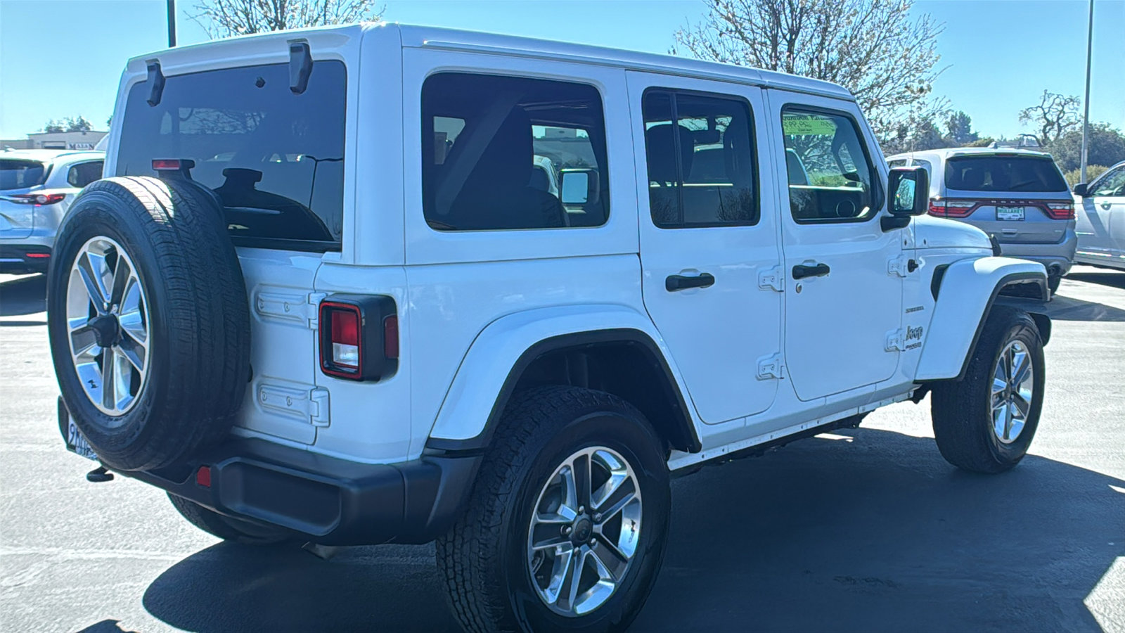 Used 2020 Jeep Wrangler Unlimited Sahara AWD/4WD image 3