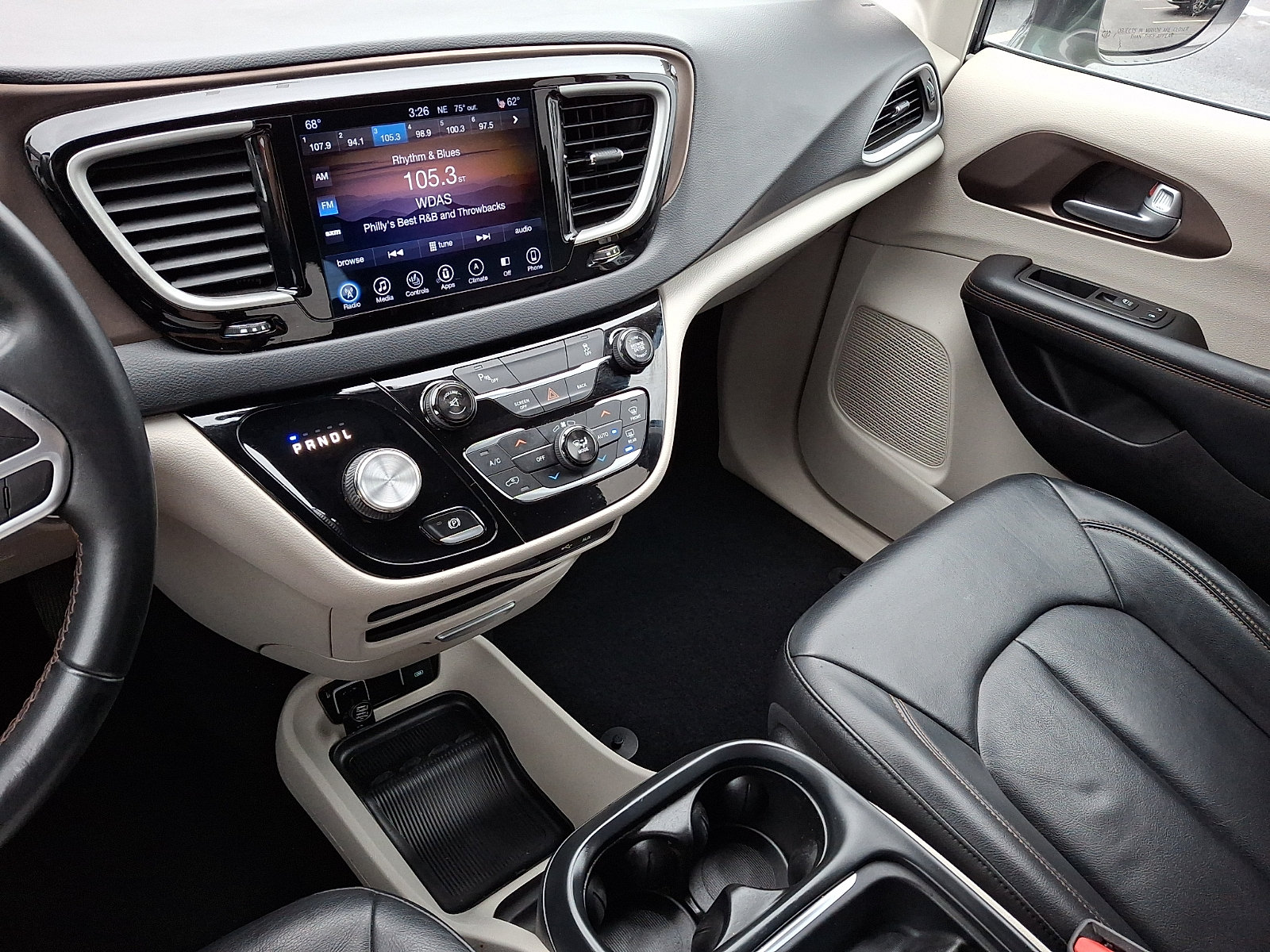 Used 2017 Chrysler Pacifica Touring-L FWD image 24