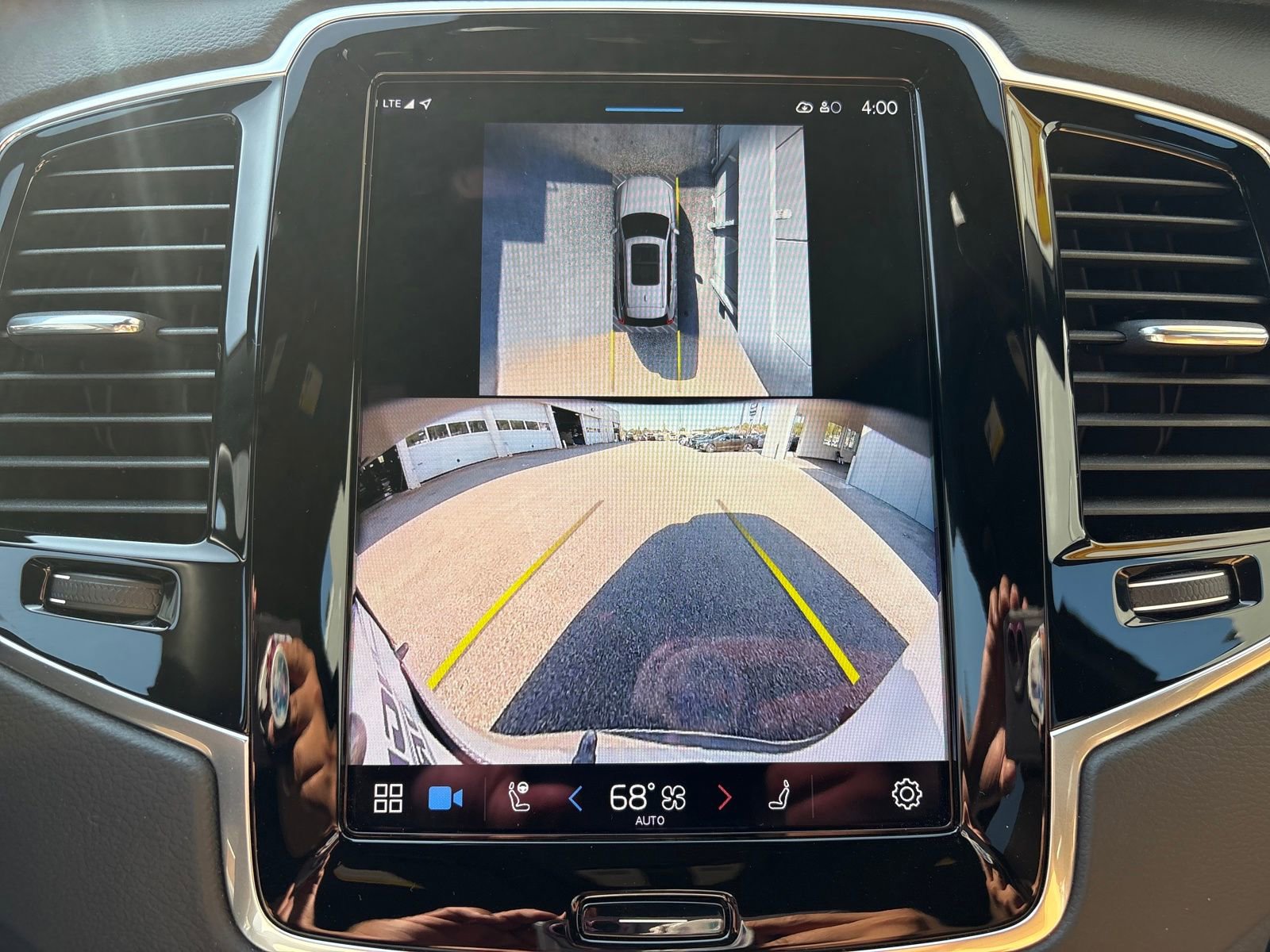 Certified 2025 Volvo XC90 T8 Ultra w/ Protection Package Premier image 24