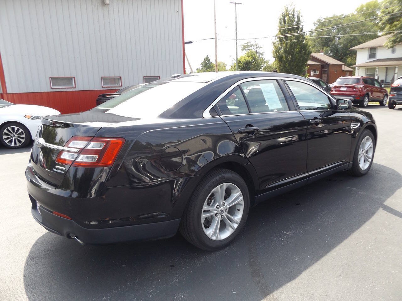 Used 2017 Ford Taurus SE FWD image 7