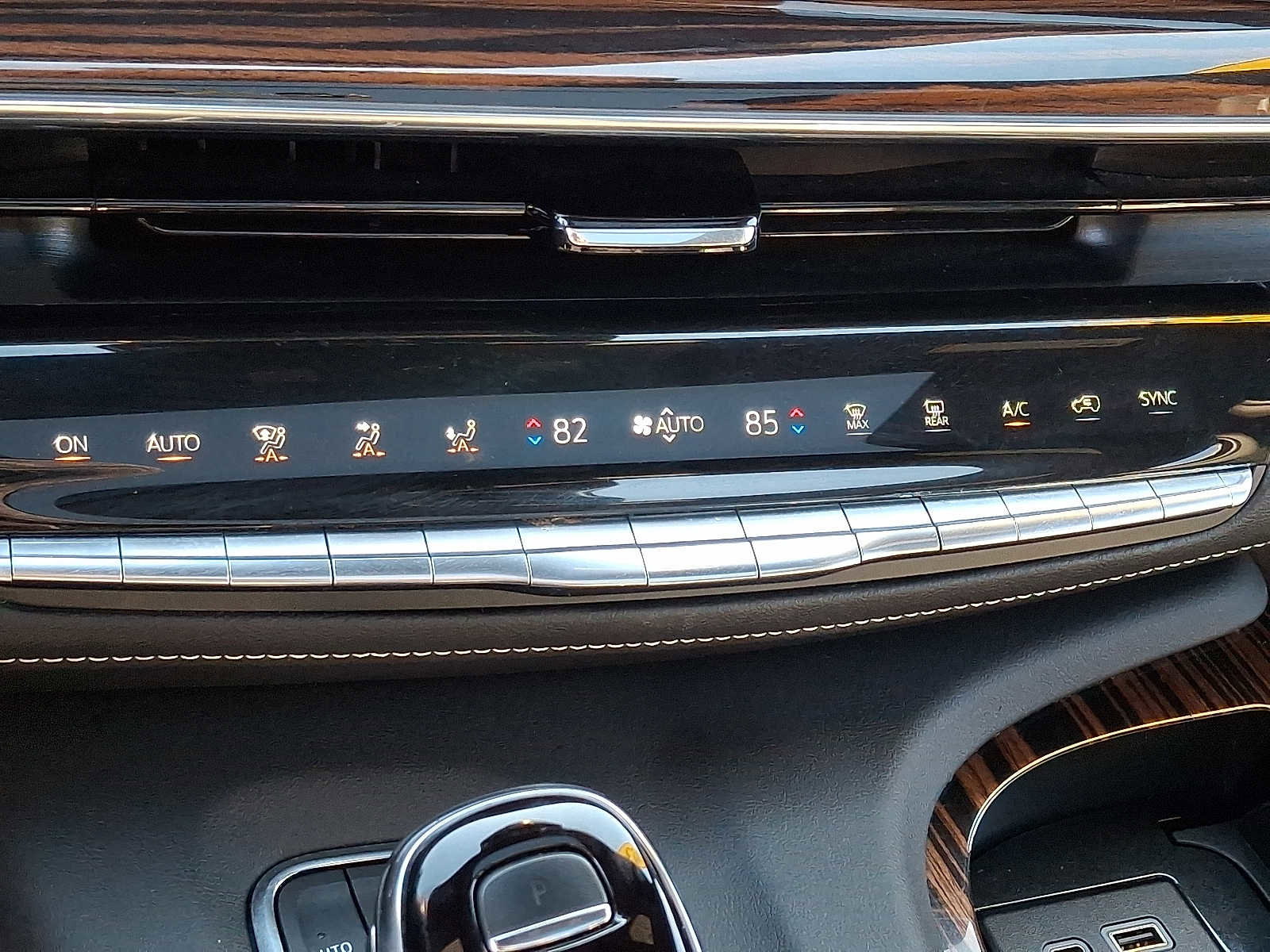 Used 2023 Cadillac Escalade Premium Luxury image 18