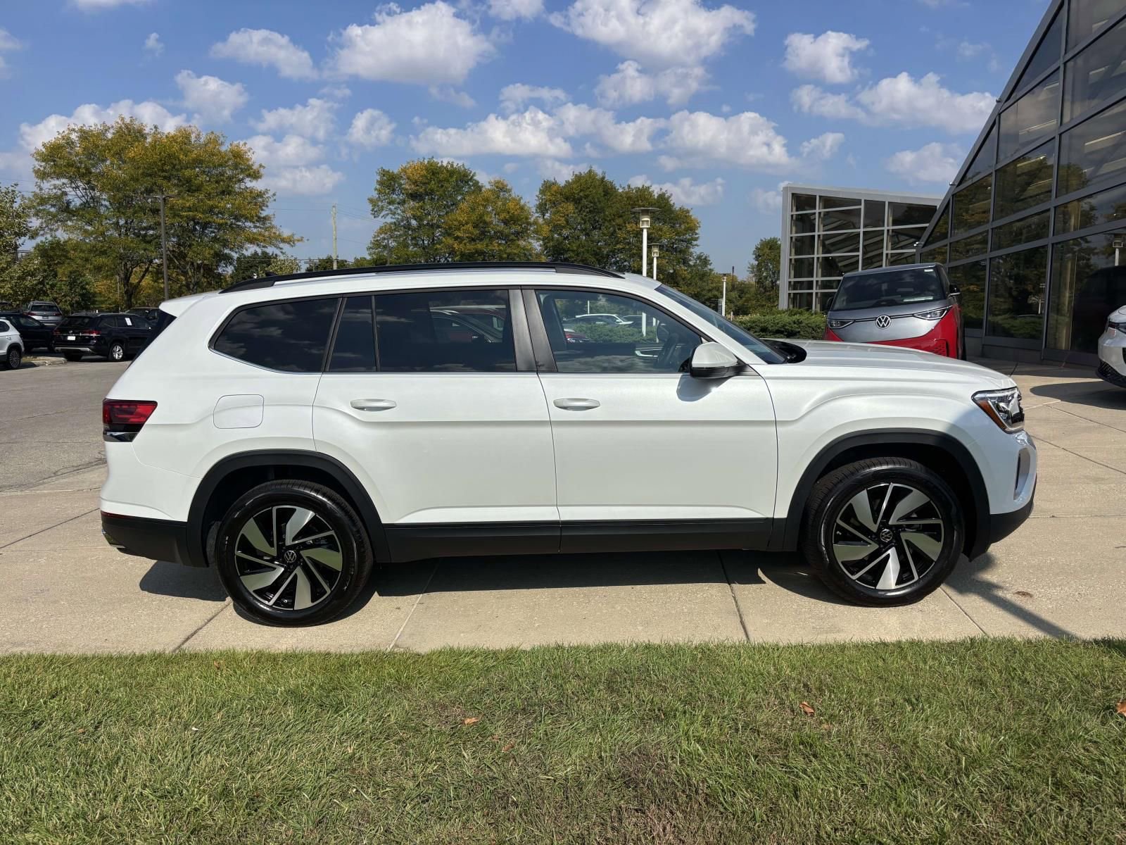 New 2026 Volkswagen Atlas SE image 8