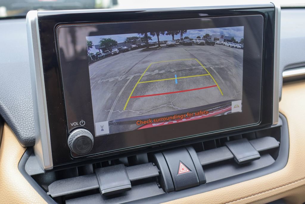 Used 2025 Toyota RAV4 XLE w/ Convenience Package image 4