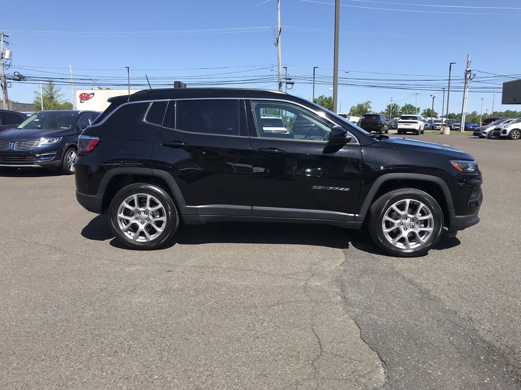 Used 2022 Jeep Compass Latitude AWD/4WD image 6
