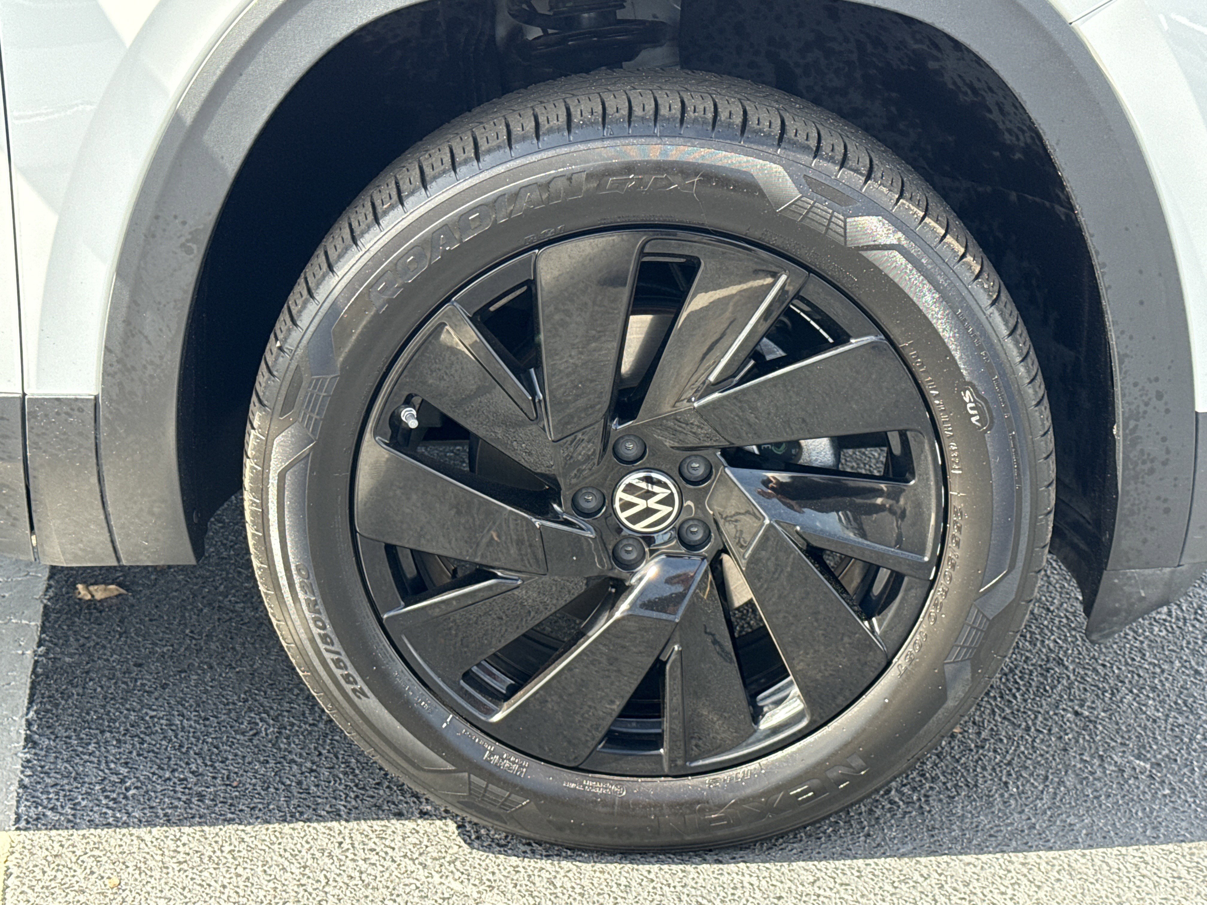 Used 2025 Volkswagen Atlas SE image 13