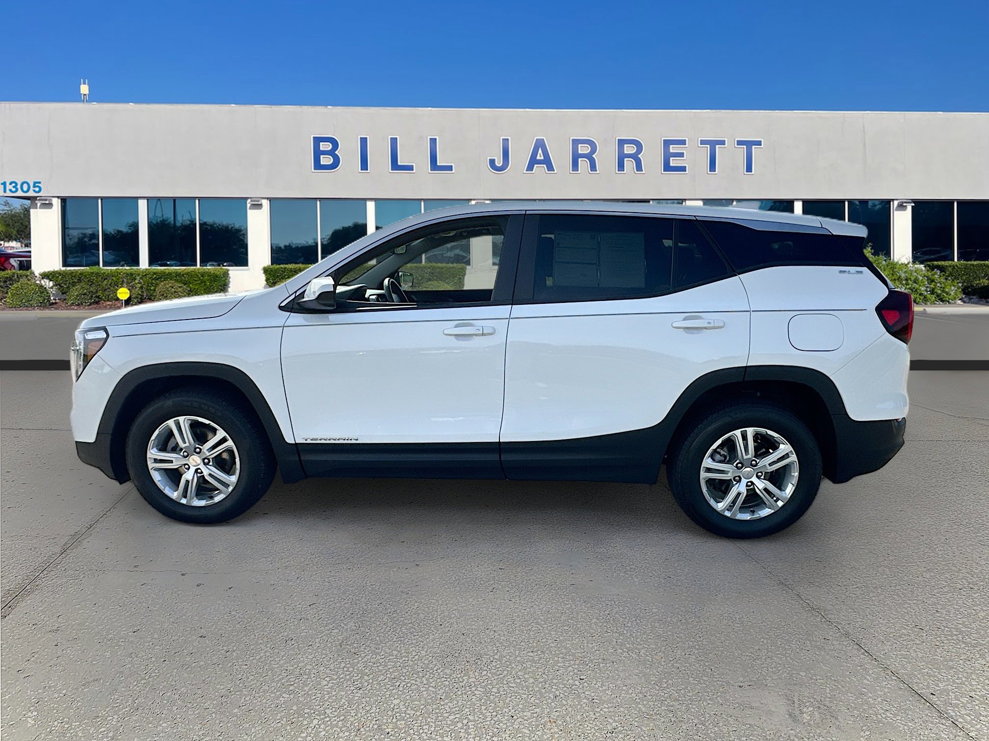 Used 2024 GMC Terrain SLE image 4