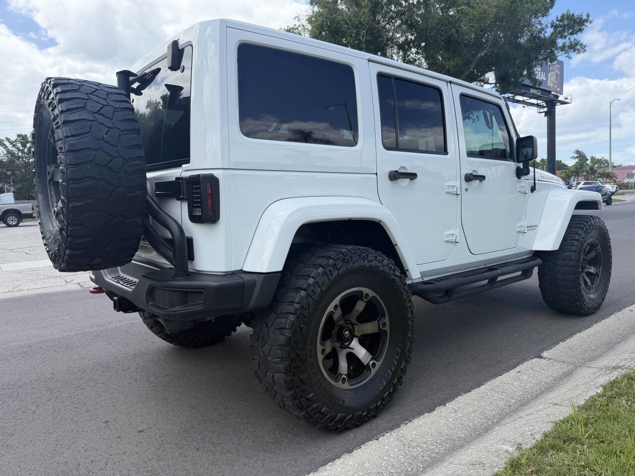 Used 2016 Jeep Wrangler Unlimited Rubicon AWD/4WD image 7