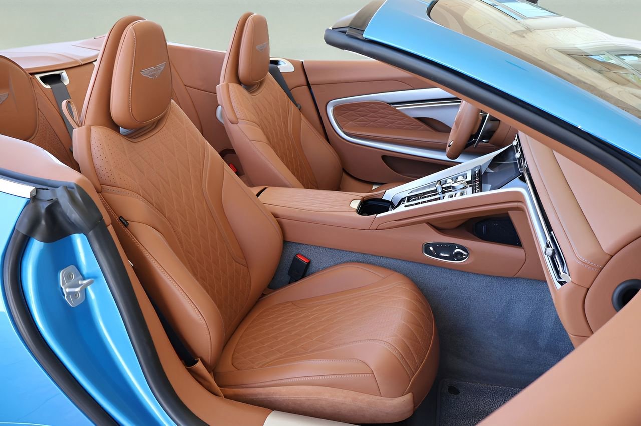 Used 2024 Aston Martin DB12 Convertible image 19
