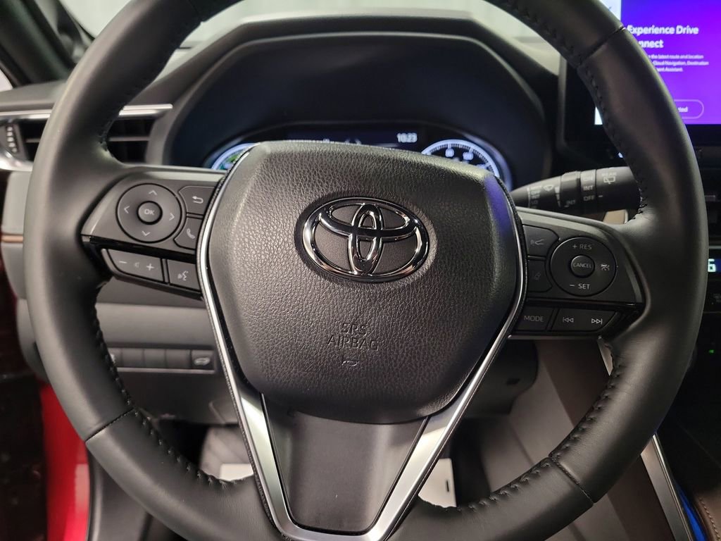 Used 2024 Toyota Venza XLE image 19