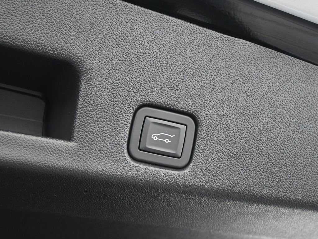 Used 2024 Chevrolet Traverse RS image 54